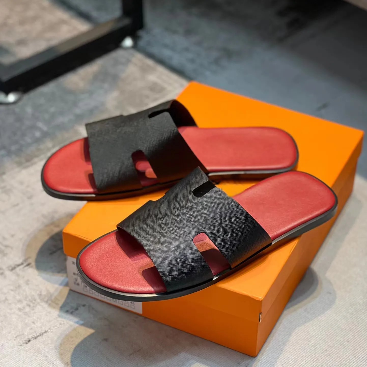Men Slippers Designer Leather Sandals Flip Flop Heritage Calfskin Sandals Summer Lazy Large Beach Casual Slides