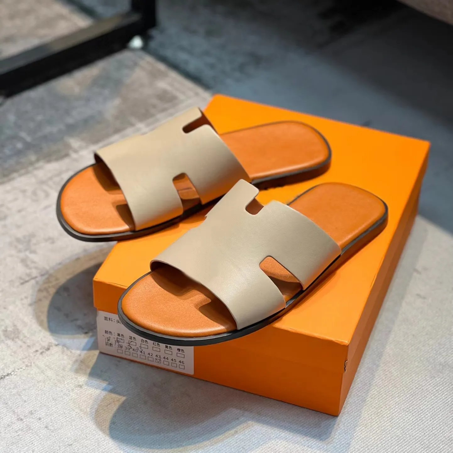 Men Slippers Designer Leather Sandals Flip Flop Heritage Calfskin Sandals Summer Lazy Large Beach Casual Slides