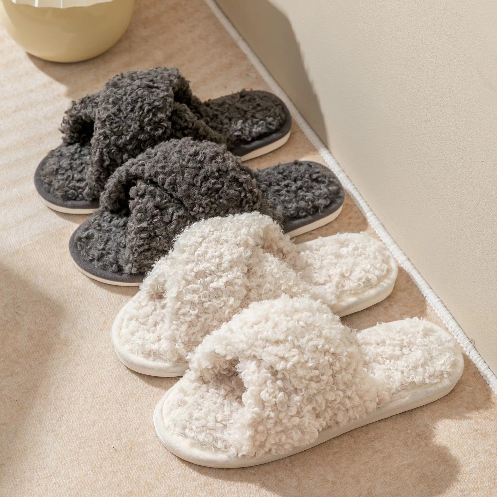 Hot Sale Soft and Cozy Fur Women's Home Slippers Cross Non-slip Slides Slippers Indoor Outdoor open toe Cross band Teddy