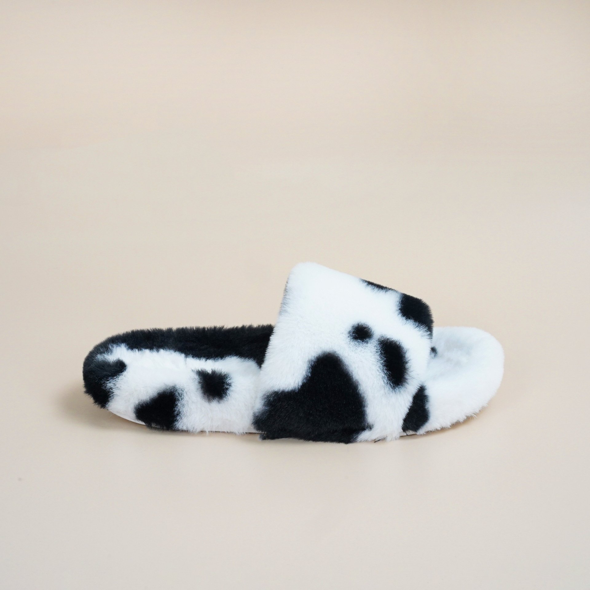 2024 Fashion Cow Print Hot Sale Women Soft Fluffy Fur Sandals Comfortable Fur Slides Slippers
