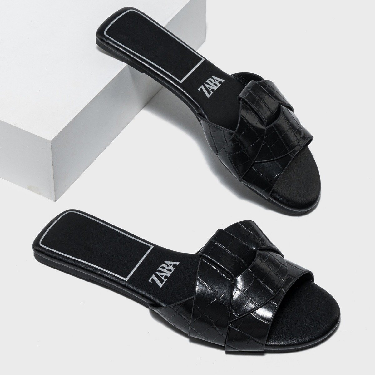 2024 New Ladies Flat Slippers Summer Fashion Leather Sandals Slippers Indoor Outdoor Women Slides Slippers
