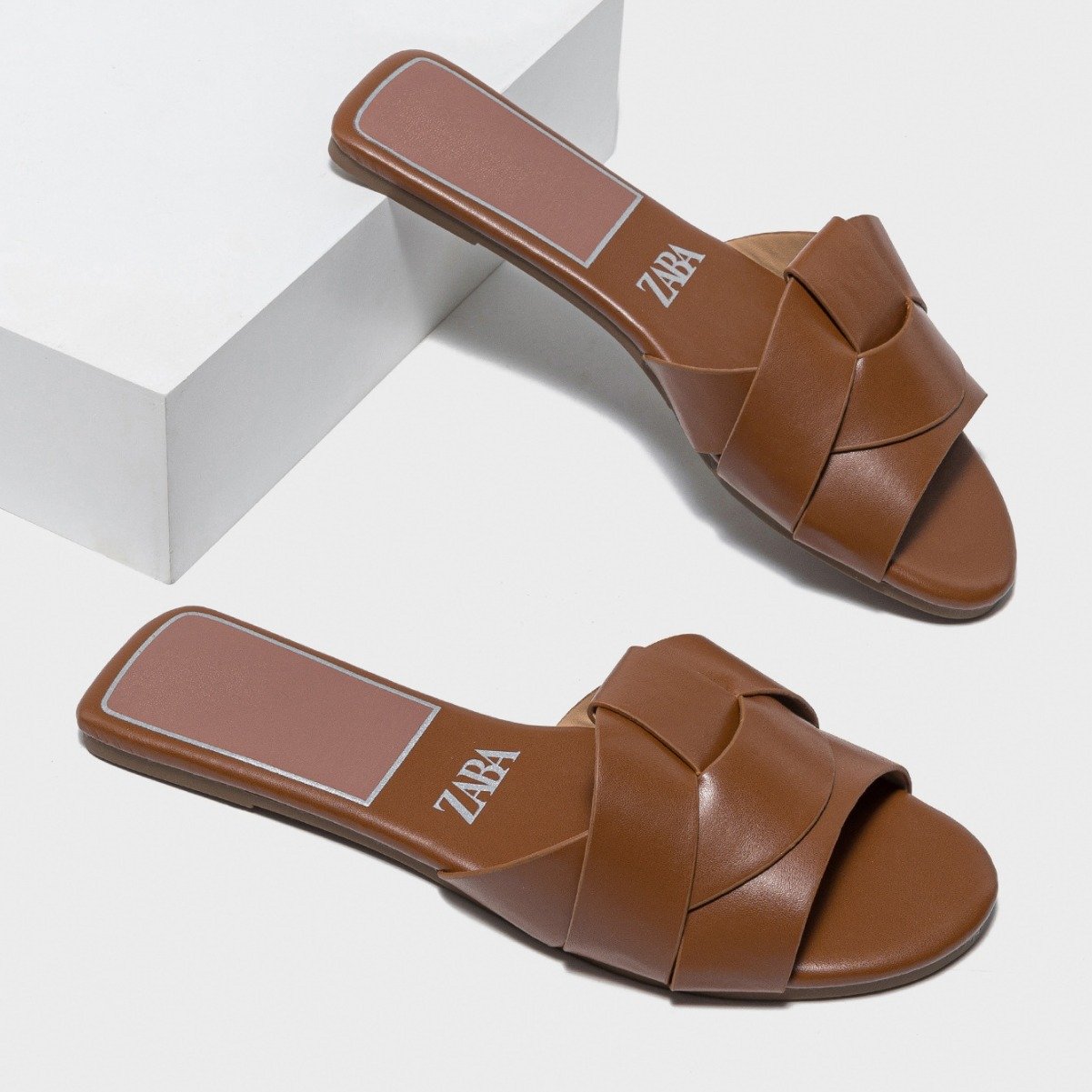 2024 New Ladies Flat Slippers Summer Fashion Leather Sandals Slippers Indoor Outdoor Women Slides Slippers
