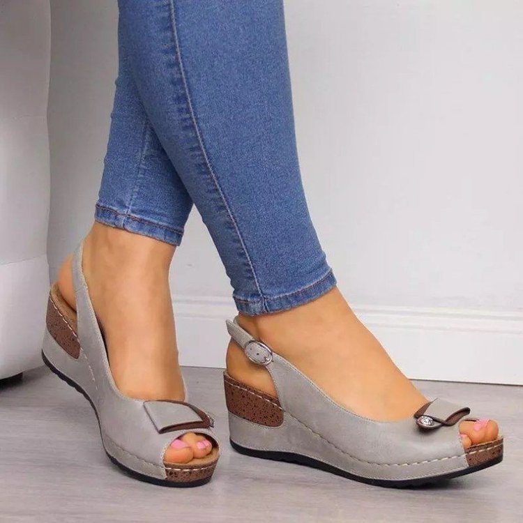 2024 New Style Super Light Thick Soled Sandals Slippers Beach Slides Slipper Women Summer Shoes