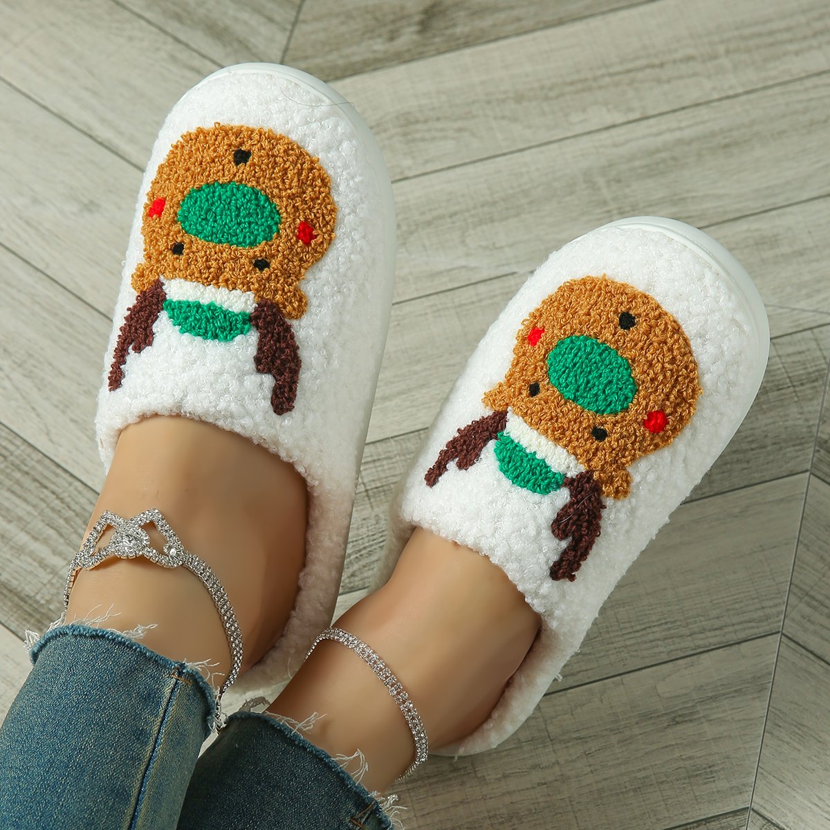 Competitive Price White Color Home Winter Slippers Fuzzy Cozzy Christmas Slide Slippers for Man and Women