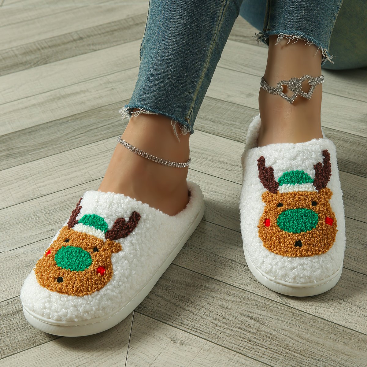 Competitive Price White Color Home Winter Slippers Fuzzy Cozzy Christmas Slide Slippers for Man and Women