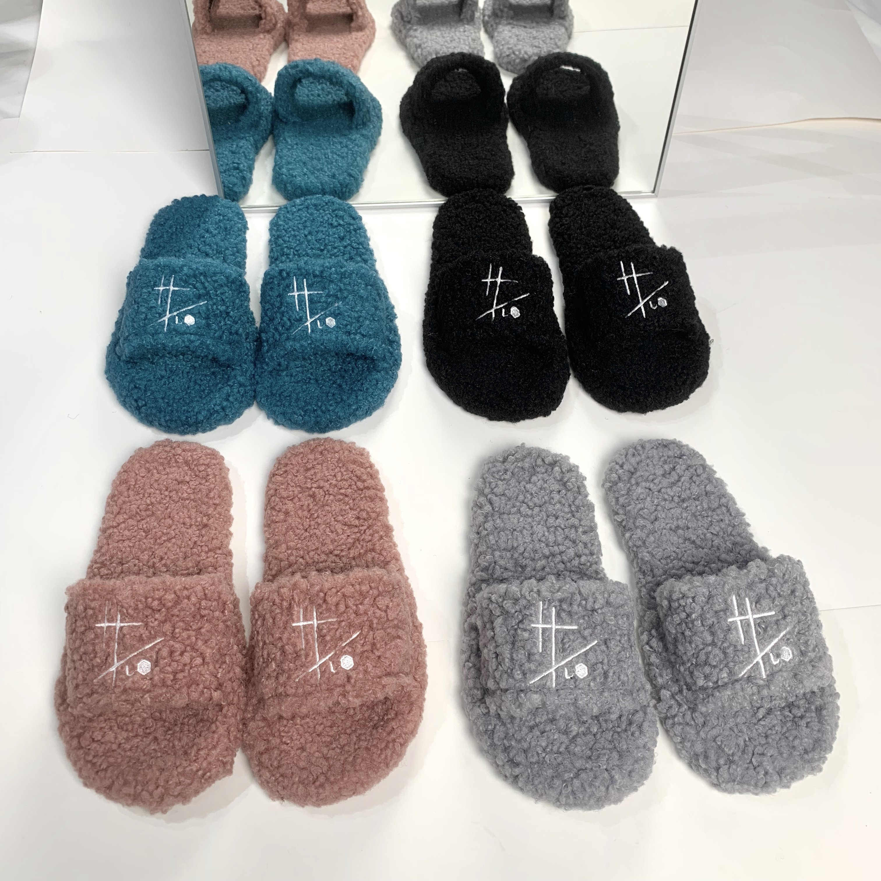 designer sandals OEM custom logo outdoor fuzzy fur slippers for women and ladies furry female slides footwear sandals for women In Best Material