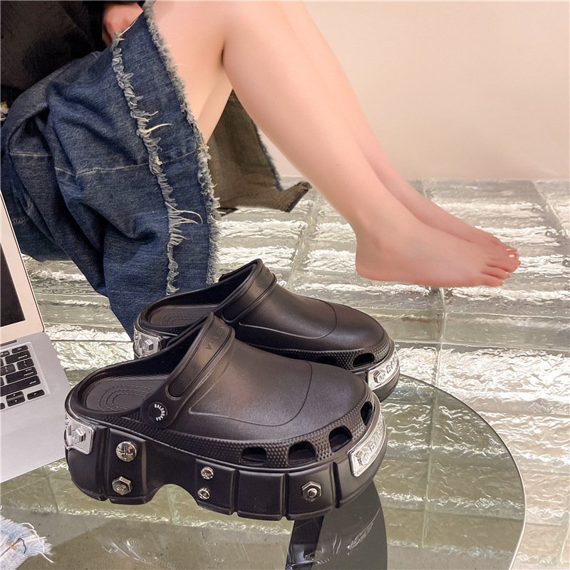 2024 Sponge cake hole shoes thick soled toe slippers anti slip and anti cool slippers