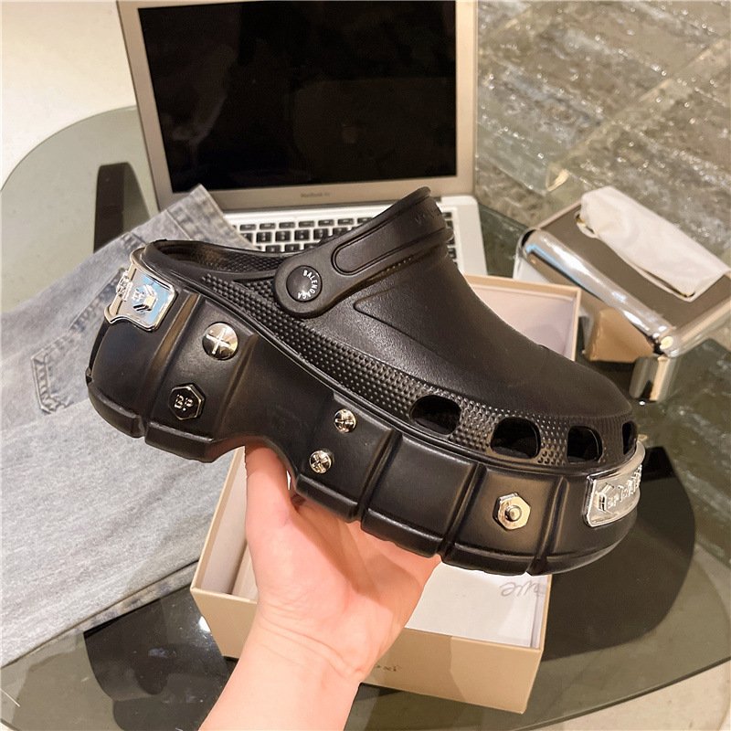 2024 Sponge cake hole shoes thick soled toe slippers anti slip and anti cool slippers