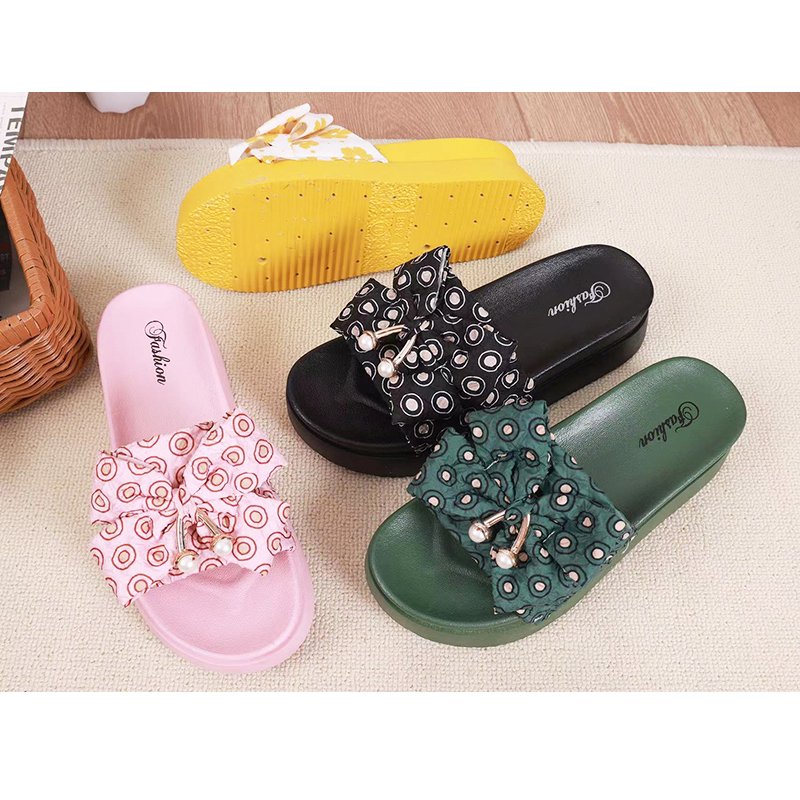 Fashion summer slides slippers flat sandals butterfly ladies slippers stylish new fashion thick pvc slippers ladies