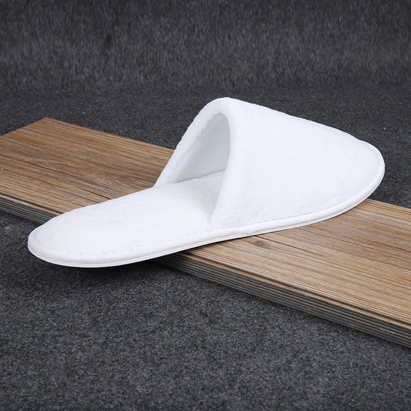 Chinese Wholesale Slippers Customized Logo Coral Velvet Coral Fleece Hotel Slippers Custom Hotel Disposable Slides Slippers