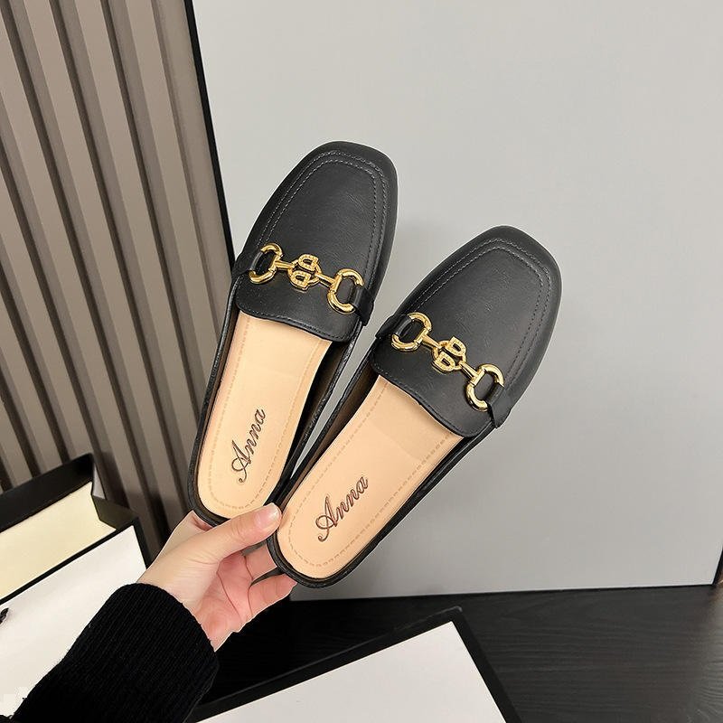 Hot Sale Summer Beautiful Girls Ladies Beach Flat Sandals Shoes Mules Metal Chains Ladies Fancy Woman Shoes Sandals Slippers