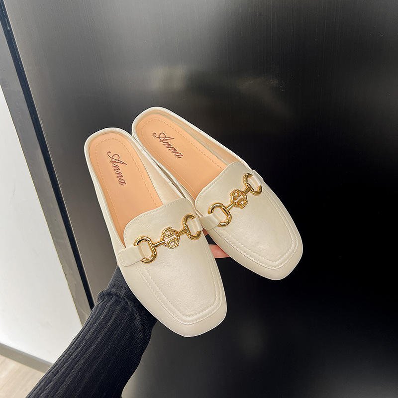 Hot Sale Summer Beautiful Girls Ladies Beach Flat Sandals Shoes Mules Metal Chains Ladies Fancy Woman Shoes Sandals Slippers