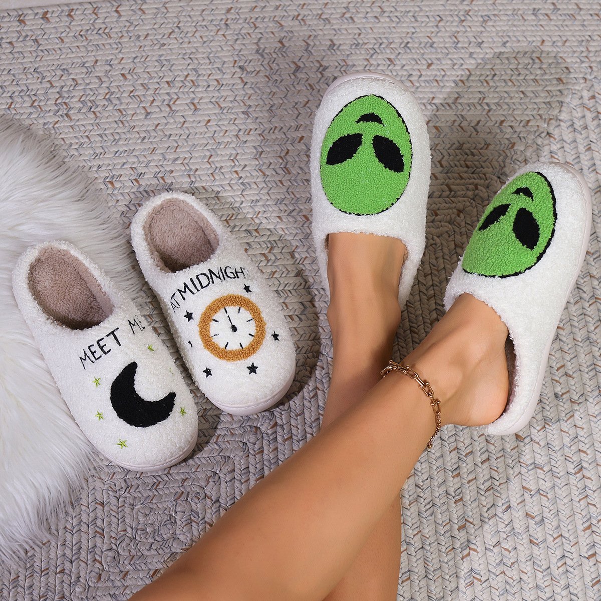 Customized Cute Cartoon Pattern Plush Slippers for Autumn and Winter Indoor Anti Slip and Warm Cotton Slippers for Women and Men