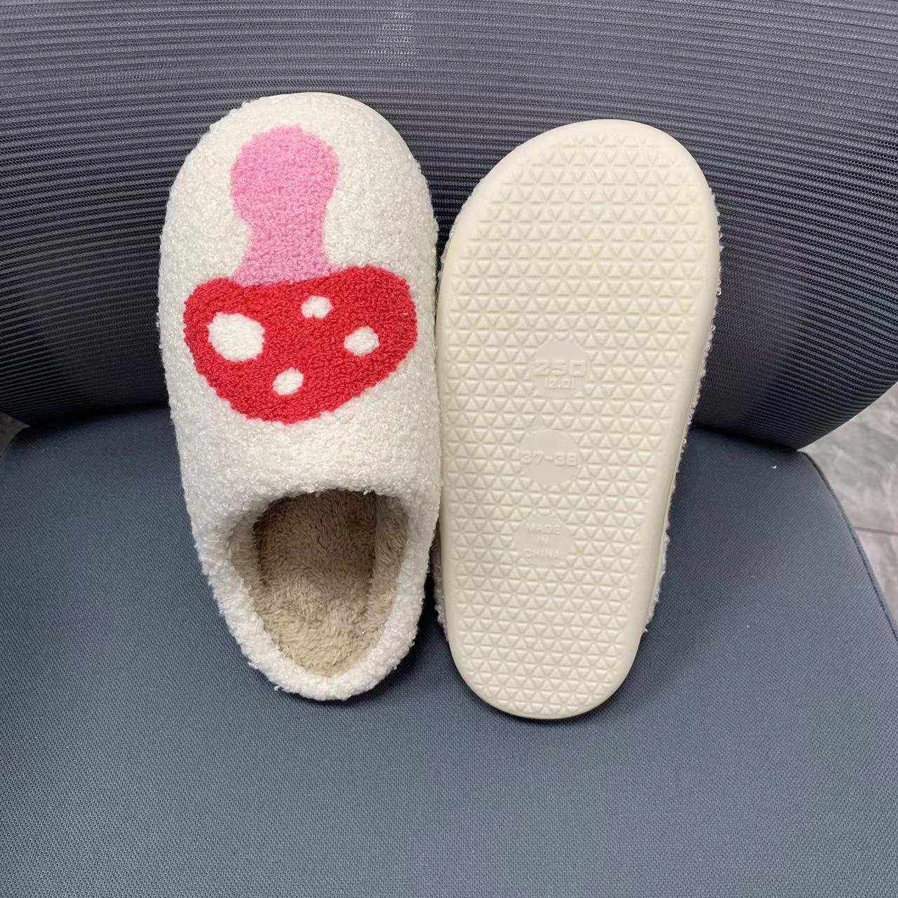 Wholesale Cute fuzzy Mushroom Slippers Slides Ladies Winter Indoor Flat Warm Slippers