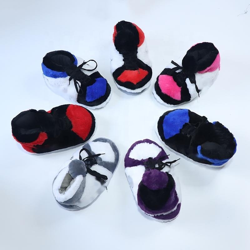 hot selling products 2024 Hot Fashion new furry slippers big plush sneaker slippers winter fits all cow sneaker slippers