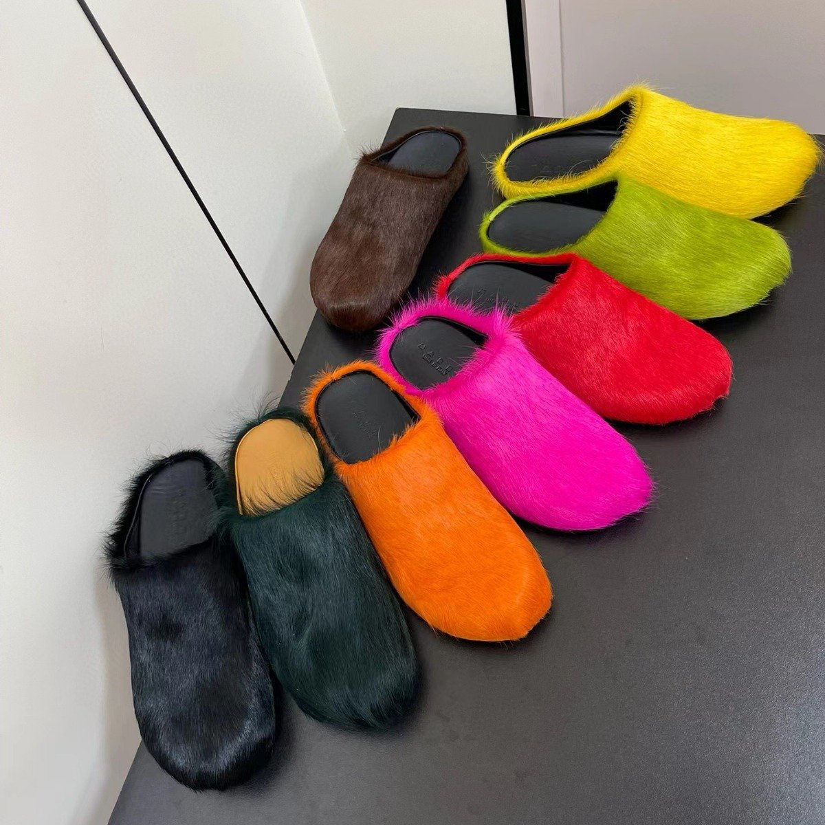New Style Fashion Wholesale Solid Flat Plush Light Custom Winter Mule Fluffy Unisex Soft Fur Slides Slippers for men and women