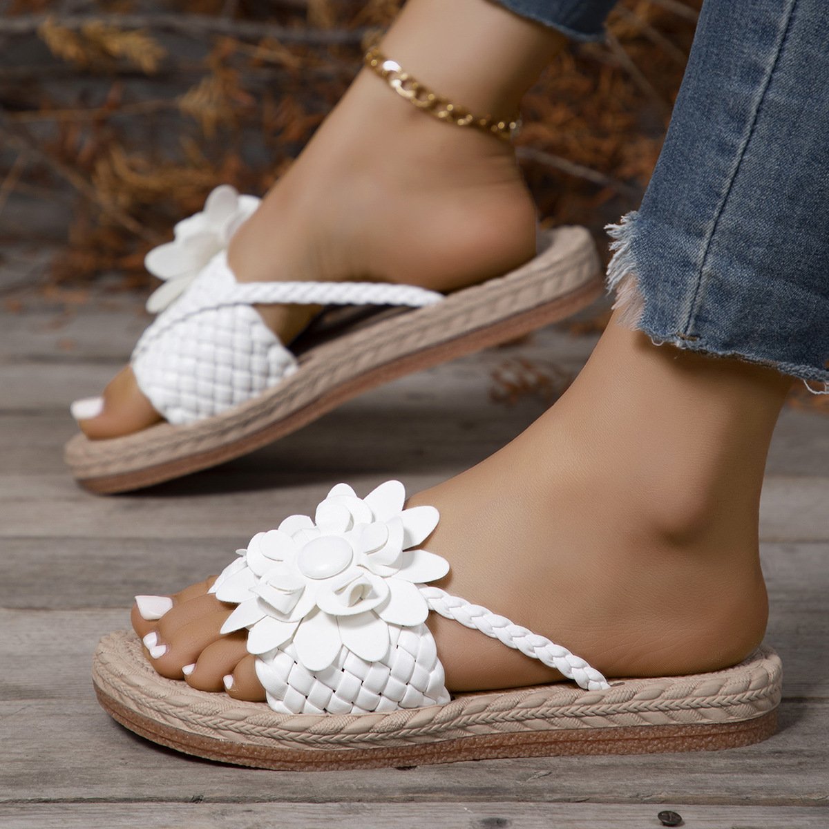 Low Price Flat Toe Flip Flops Design Plus Size Weave Flower Women's Casual Dress Sandals Fashionable Outdoor Slippers Wholesale
