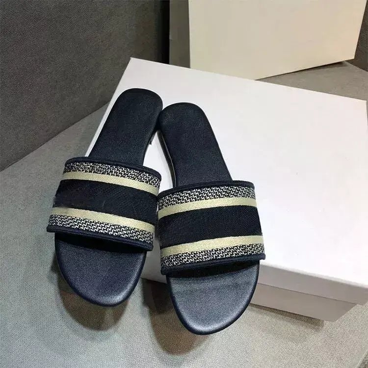 Fashion 2024 Luxury Embroidered Shoe Summer Letter shape Flat Slides Slippers Shoes Light Weight Outdoor Beach Sandals for Women