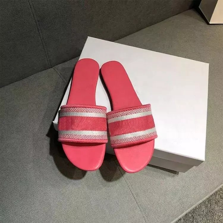 Fashion 2024 Luxury Embroidered Shoe Summer Letter shape Flat Slides Slippers Shoes Light Weight Outdoor Beach Sandals for Women