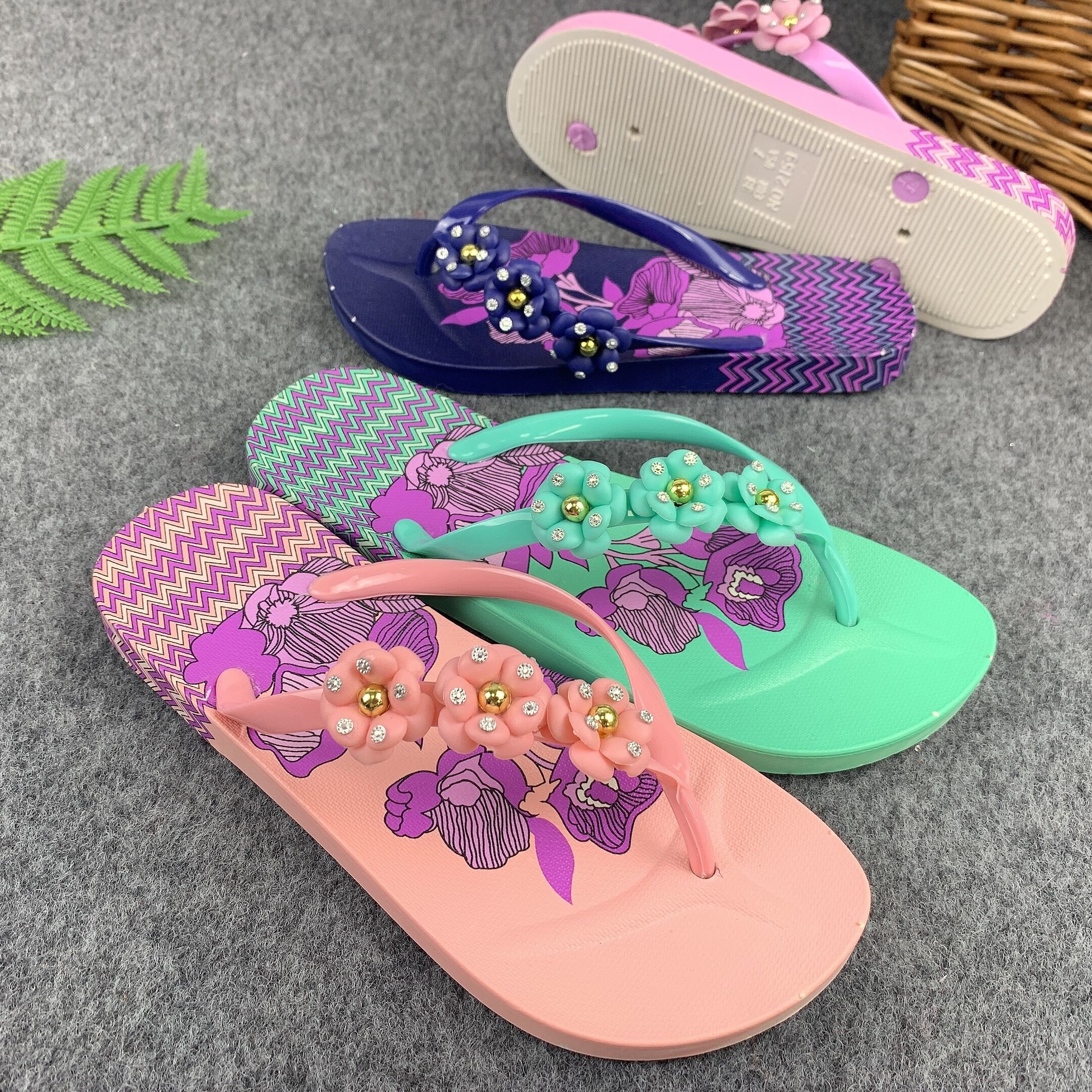 Good Quality Cheap customized Ladies Flipflop Summer Beach Women PVC Flip Flops Factory Direct Fashion Printing Women Slippers