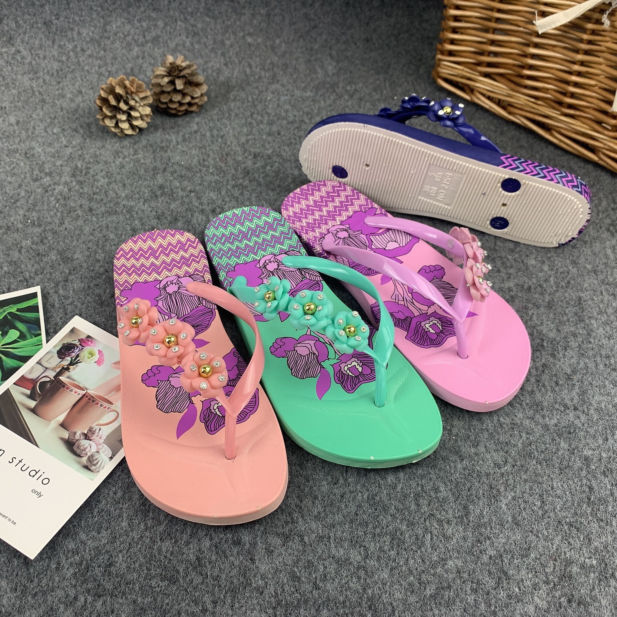 Good Quality Cheap customized Ladies Flipflop Summer Beach Women PVC Flip Flops Factory Direct Fashion Printing Women Slippers