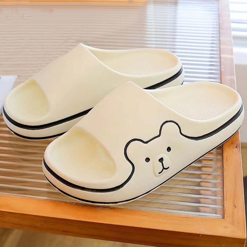 2023 Unisex Cartoon Bear Slippers High Quality Summer Home Slippers with Flat Plastic Outsole Beach Home Use Wholesale Ladies