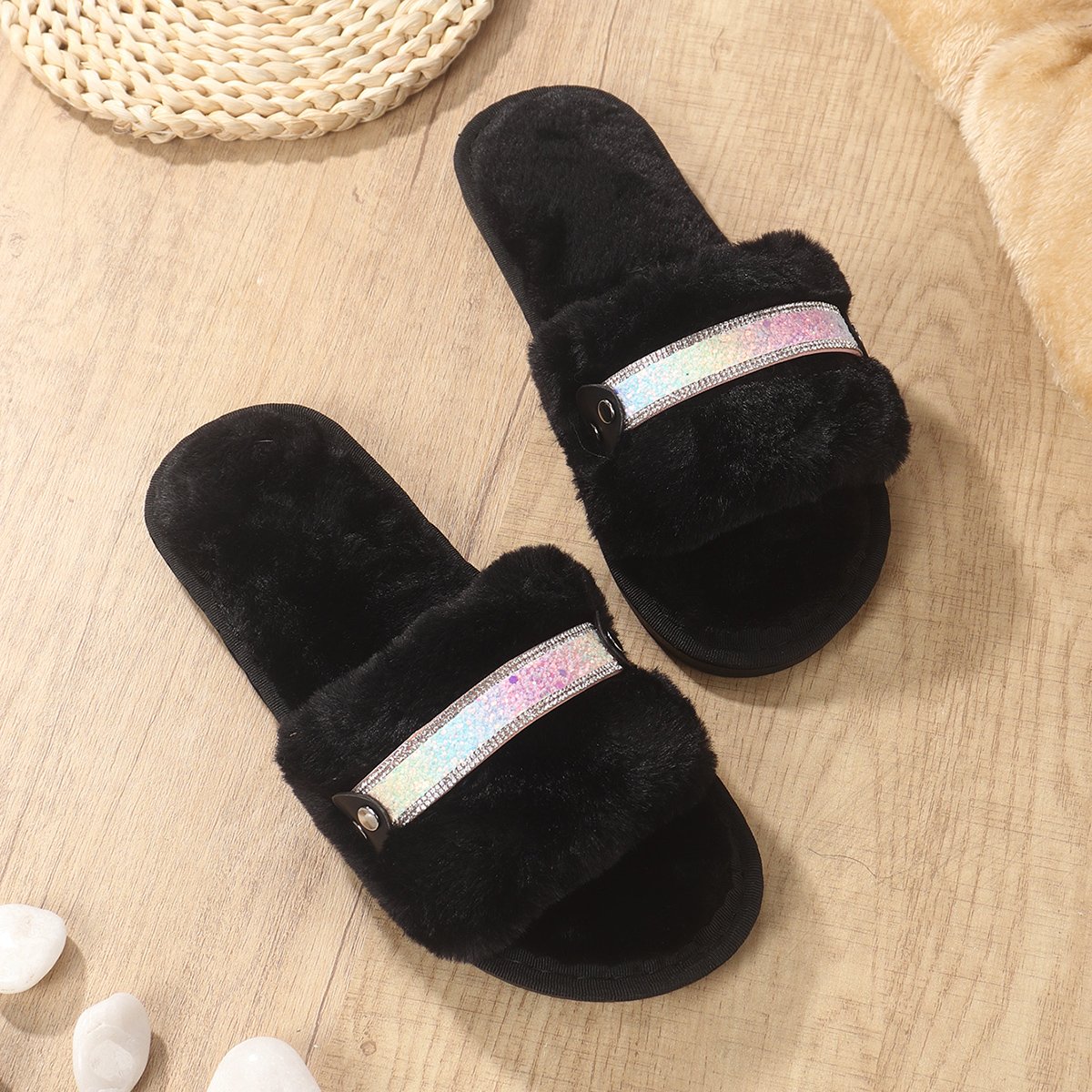 Ladies Fashion Home Slippers for All Four Seasons Comfortable Breathable Soft with Wool for Indoor Use