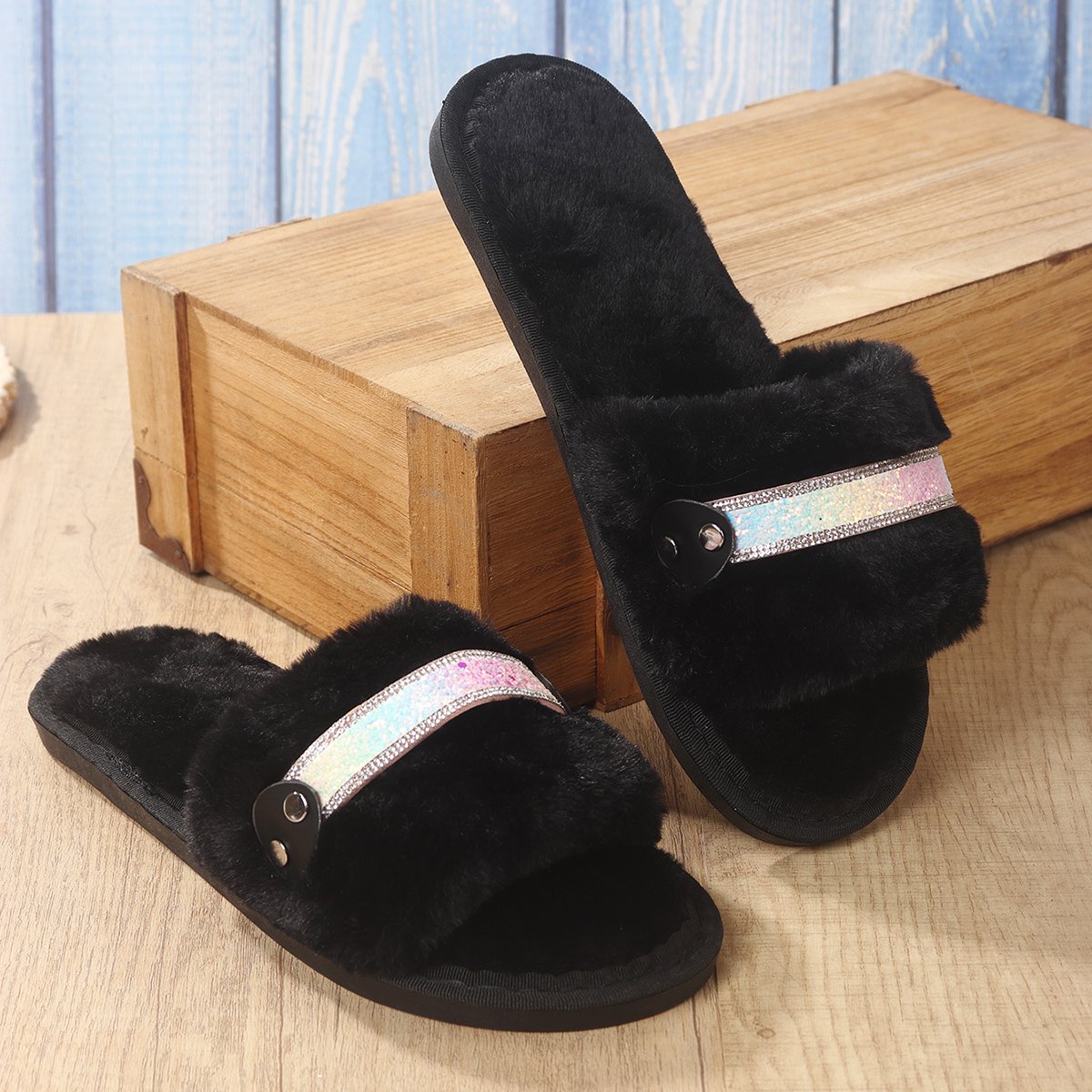 Ladies Fashion Home Slippers for All Four Seasons Comfortable Breathable Soft with Wool for Indoor Use