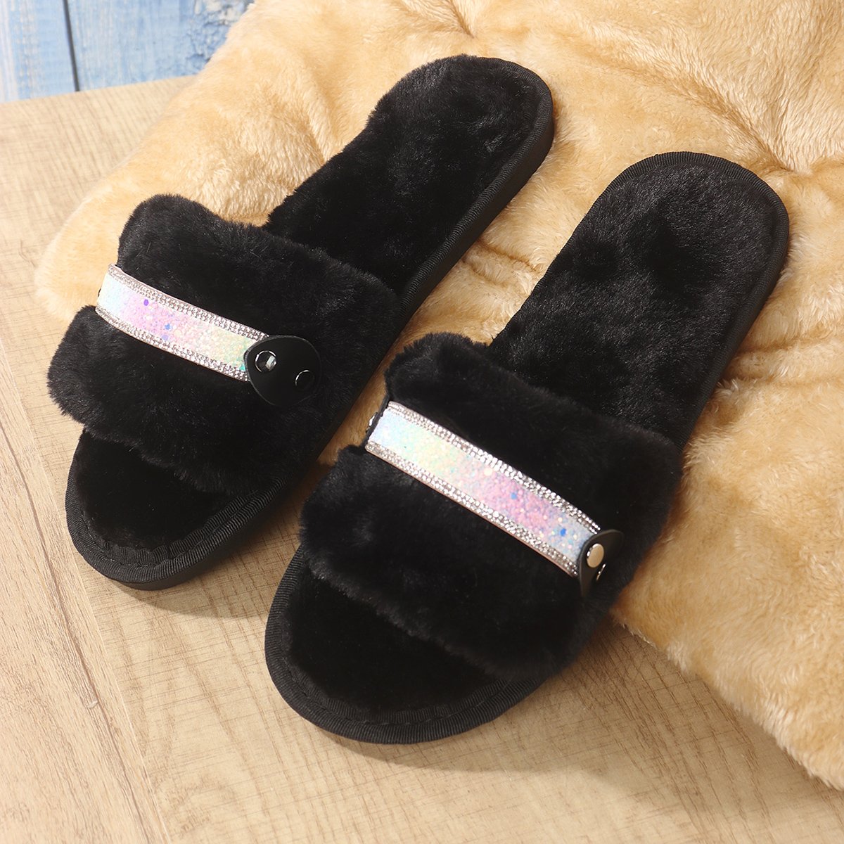 Ladies Fashion Home Slippers for All Four Seasons Comfortable Breathable Soft with Wool for Indoor Use
