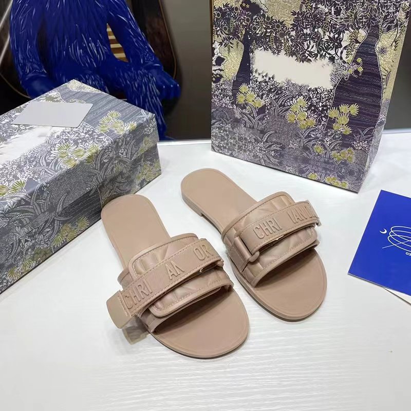 Wholesale designer brand sandal summer lady flat sandals lady high quality beach slippers for women Flip-flops major brand 2024