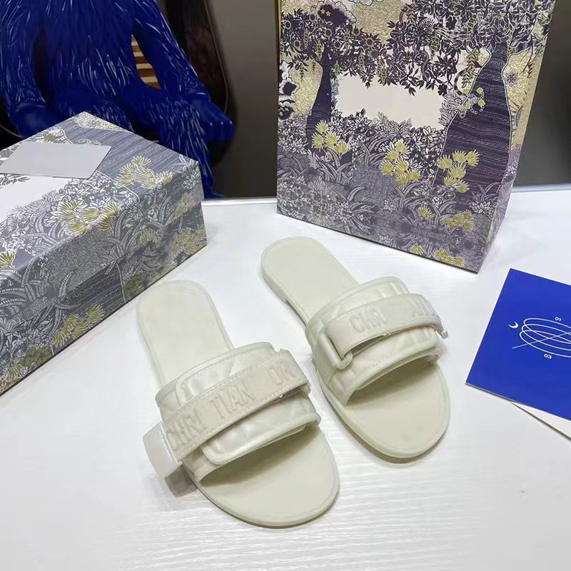 Wholesale designer brand sandal summer lady flat sandals lady high quality beach slippers for women Flip-flops major brand 2024
