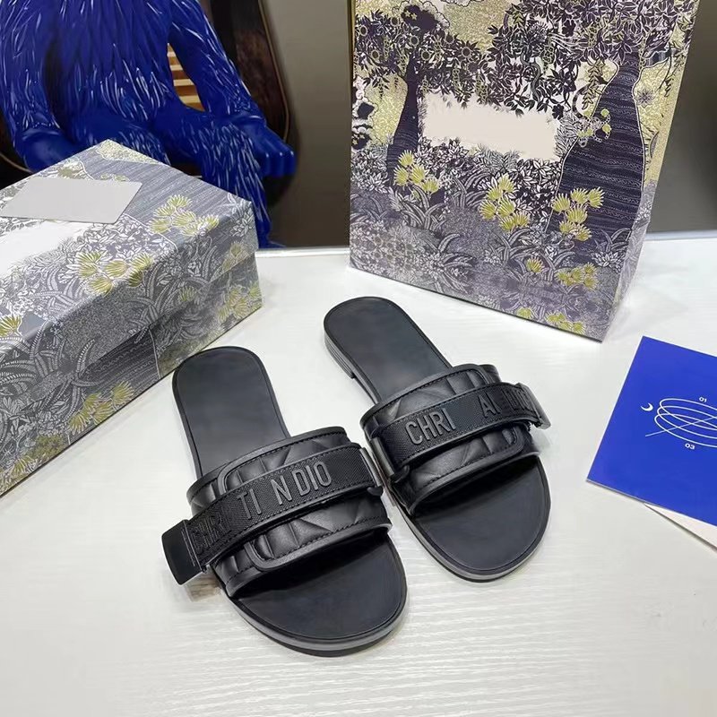 Wholesale designer brand sandal summer lady flat sandals lady high quality beach slippers for women Flip-flops major brand 2024