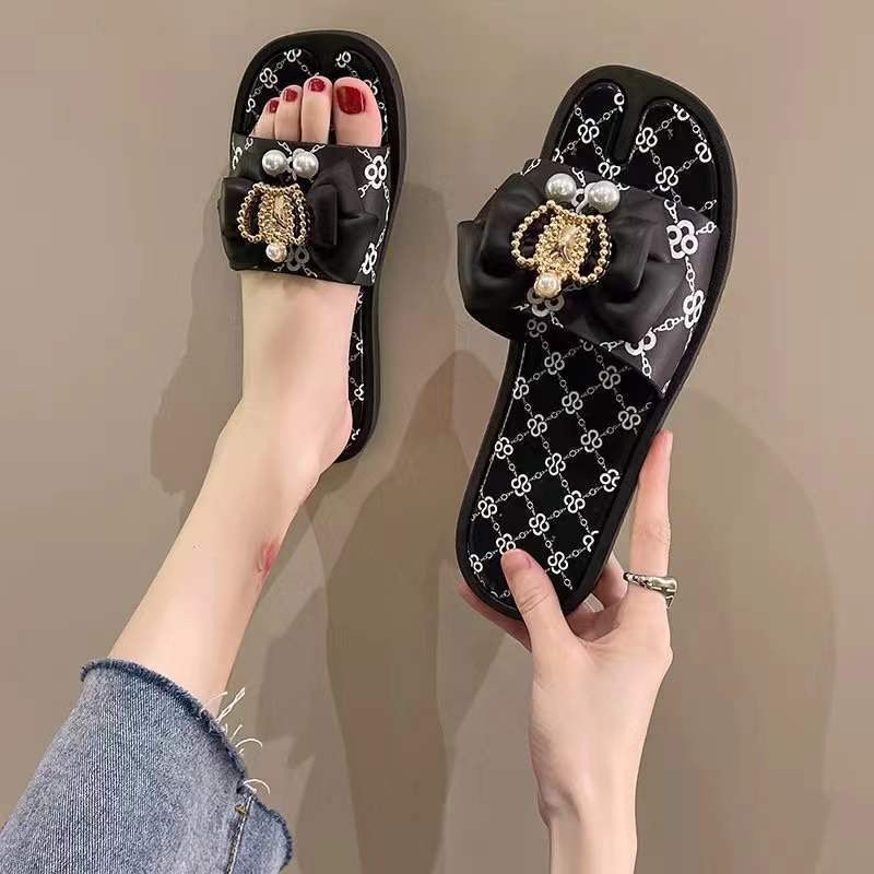2024 Wholesale Stylish Beach Metal Buckle Women Lady Shoes Slippers Flat Sandals For Women And Ladies