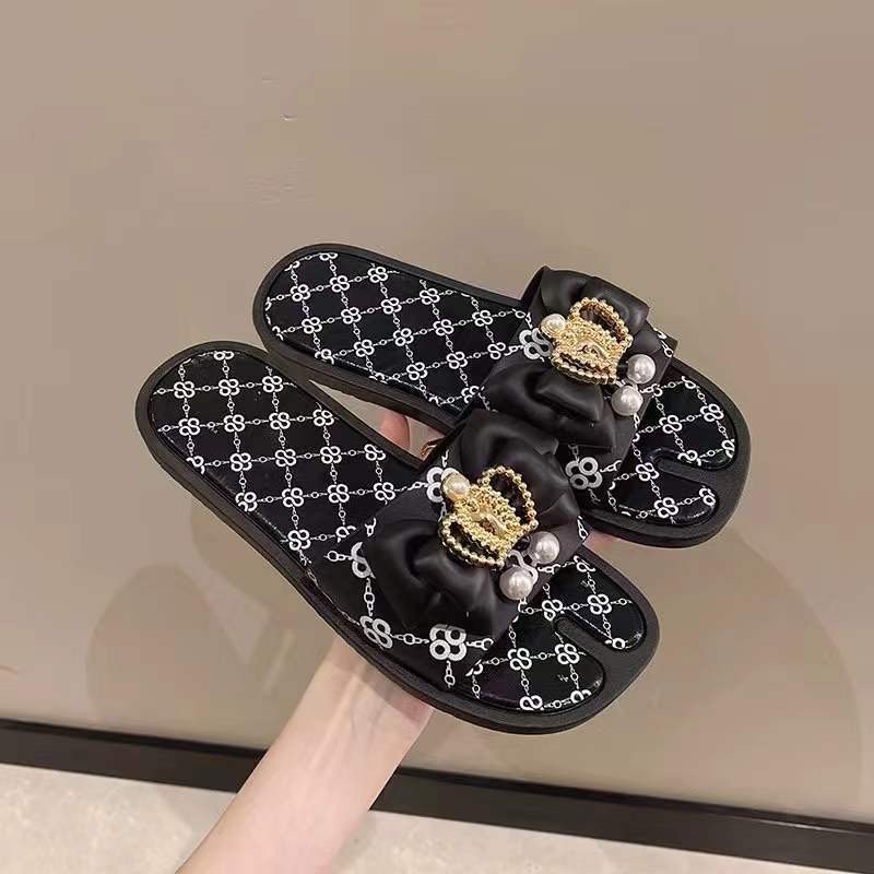 2024 Wholesale Stylish Beach Metal Buckle Women Lady Shoes Slippers Flat Sandals For Women And Ladies