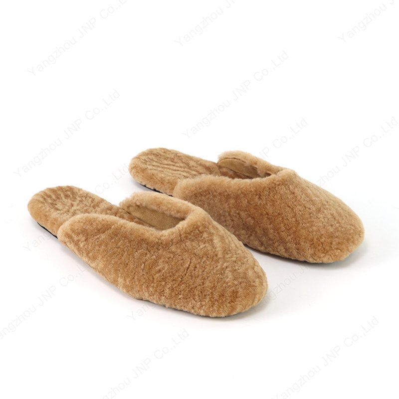 Custom Women's Comfortable Winter Fluffy Plush Fleece House Mules Warm Real Sheepskin Fur Slides Shearling Slippers for Home
