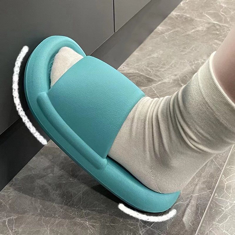 Wholesale Light Weight Anti-slip Women Soft Thick House Slides Cloud Pillow Slippers Indoor Designer EVA Slippers