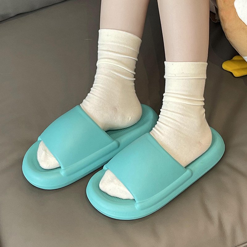 Wholesale Light Weight Anti-slip Women Soft Thick House Slides Cloud Pillow Slippers Indoor Designer EVA Slippers