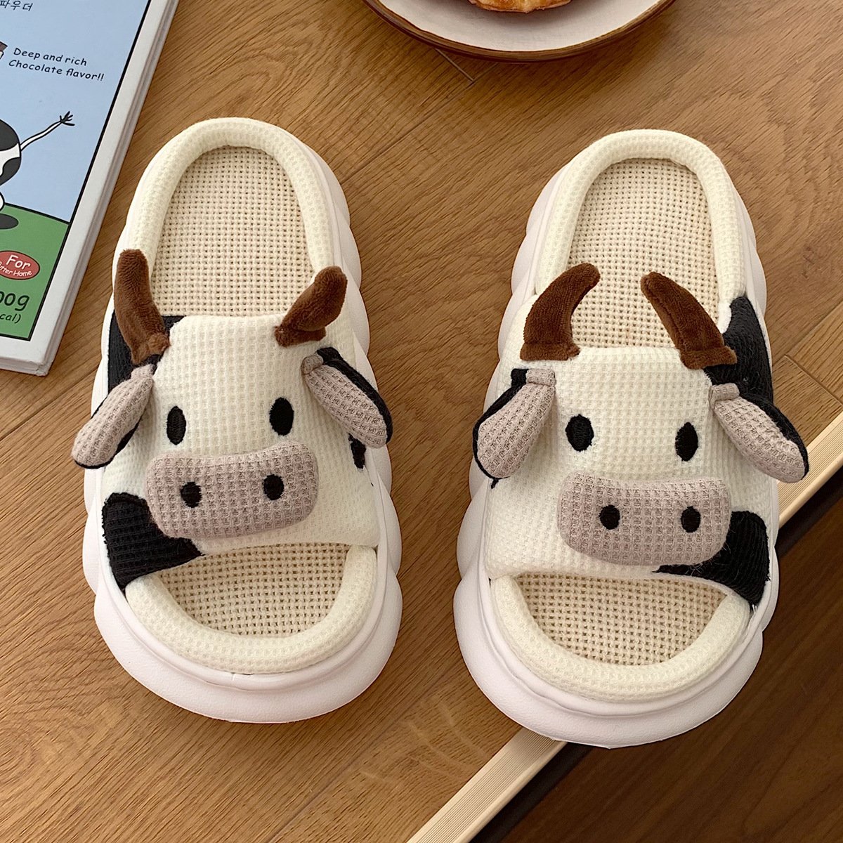 2022 Summer Cute Cartoon Cow Women's Slides Slippers Cotton Linen Sandals EVA Fashion Accept Customized Outdoor Logo 1200pairs