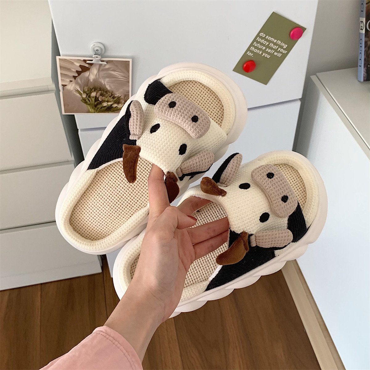 2022 Summer Cute Cartoon Cow Women's Slides Slippers Cotton Linen Sandals EVA Fashion Accept Customized Outdoor Logo 1200pairs
