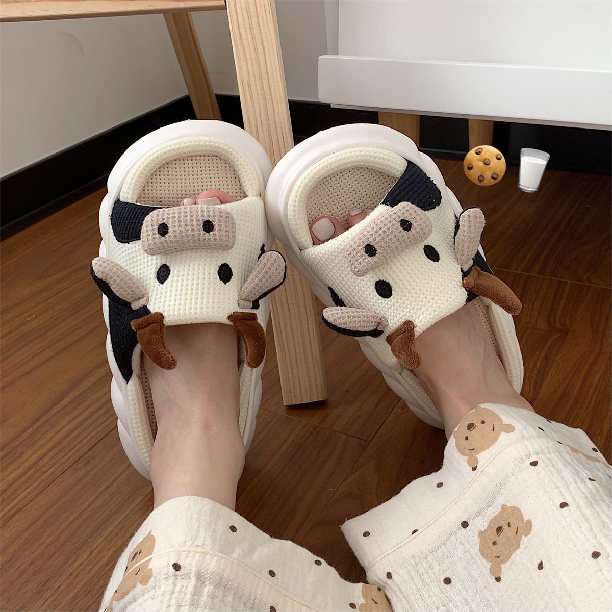 2022 Summer Cute Cartoon Cow Women's Slides Slippers Cotton Linen Sandals EVA Fashion Accept Customized Outdoor Logo 1200pairs