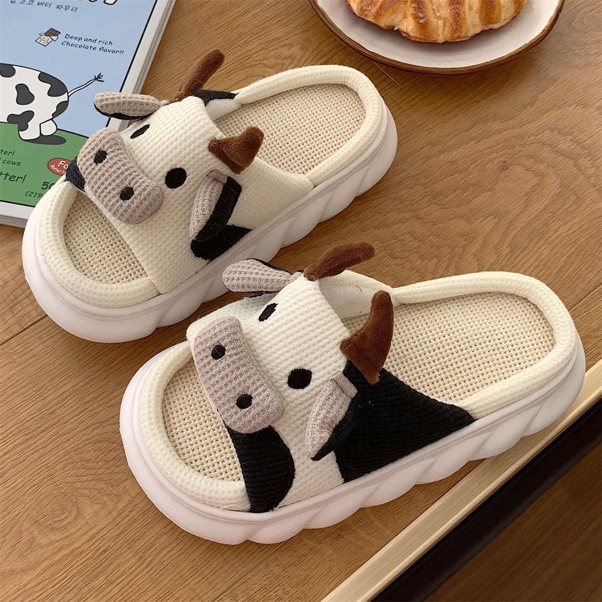 2022 Summer Cute Cartoon Cow Women's Slides Slippers Cotton Linen Sandals EVA Fashion Accept Customized Outdoor Logo 1200pairs