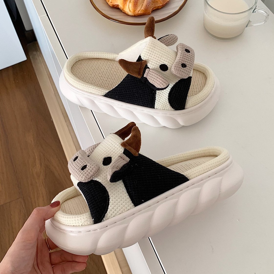 2022 Summer Cute Cartoon Cow Women's Slides Slippers Cotton Linen Sandals EVA Fashion Accept Customized Outdoor Logo 1200pairs
