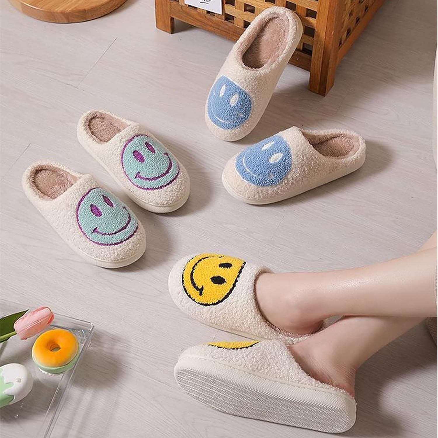 Women's Men's Retro Preppy Happy Face Slippers Comfy Warm Plush Slip-On House Slipper For Winter Indoor Soft Cushion Slippers