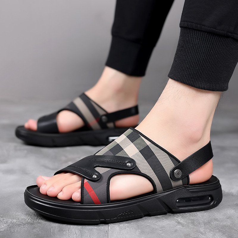 New Outdoor Summer Casual Trend Beach Shoes leather Sandals And Slipper Men