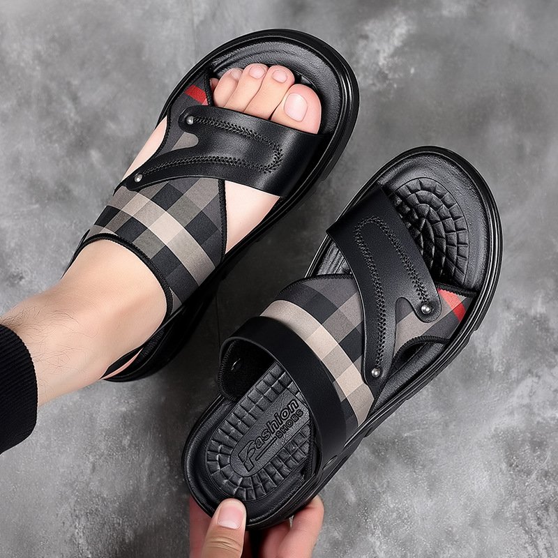 New Outdoor Summer Casual Trend Beach Shoes leather Sandals And Slipper Men
