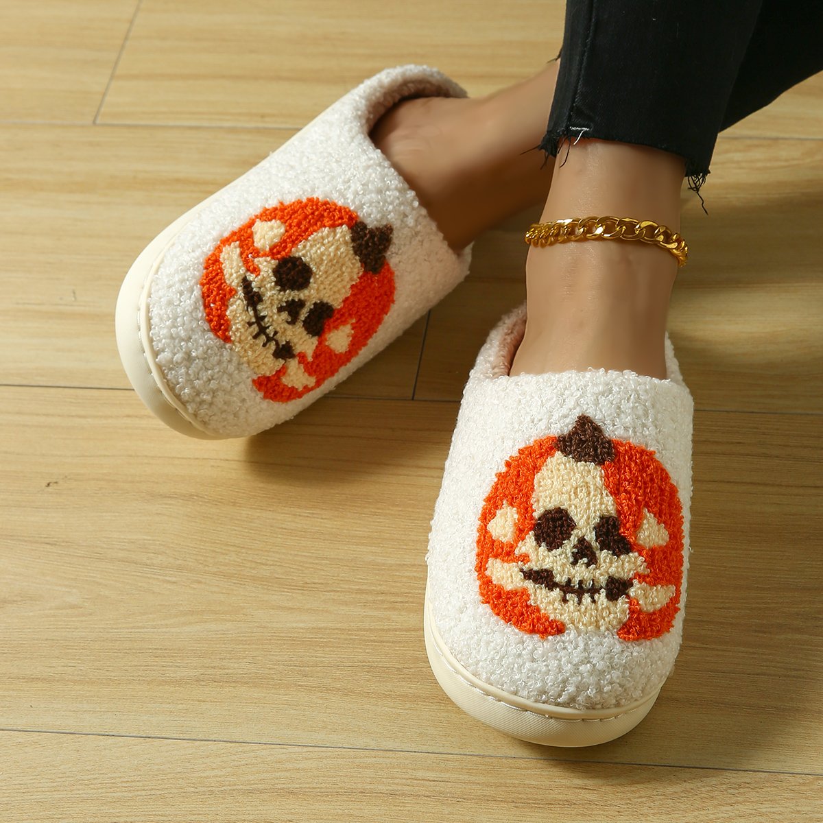 Morden Fashion White Fuzzy Slides Slippers with Custom Logo Competitive Price and Halloween Cute Sign