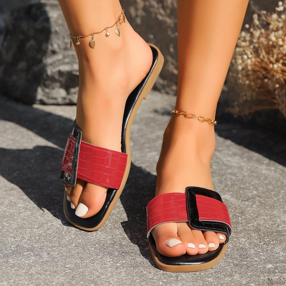 Cheap China Factory Wholesale New Summer Flat Sandals Women's Shoes Slippers For Women Slides Slippers