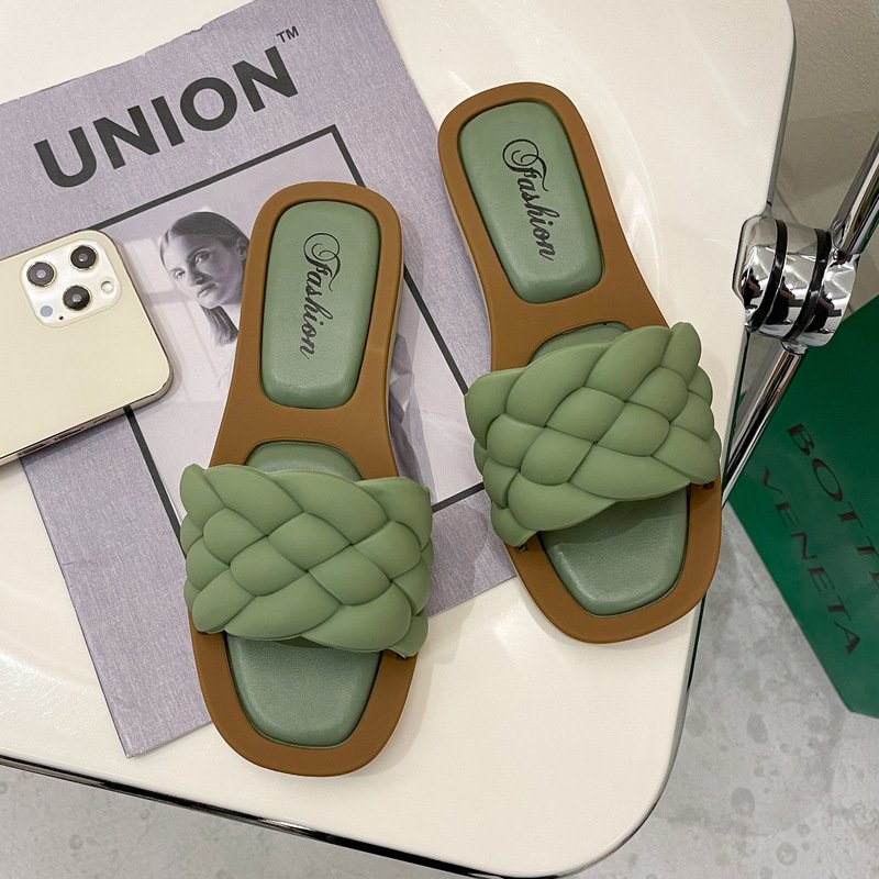 2024 new style small fresh outside wear beach woven fashion flat slipper women slippers