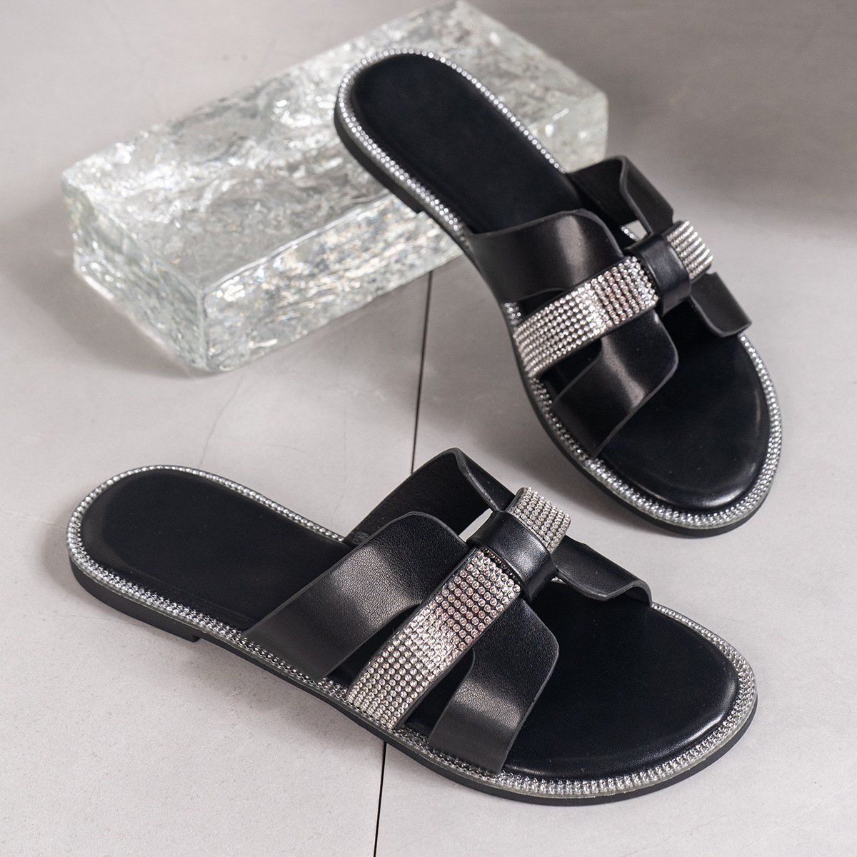 2024 Summer New Women Slippers Flat Bottom Non-slip Outdoor Beach Woman Sandals Sexy Fashion Design Sexy Slides Woman Shoes