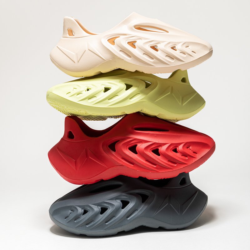 Men's clogs Beach sandals EVA Men's cutout garden shoes Custom perforated slipper sneakers Water shoes Slide foam chute